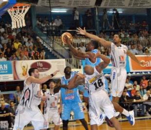 Regatas gan� el duelo de escoltas