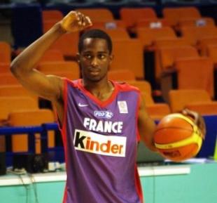 Francia perdi a su base Rodrigue Beaubois por una fractura