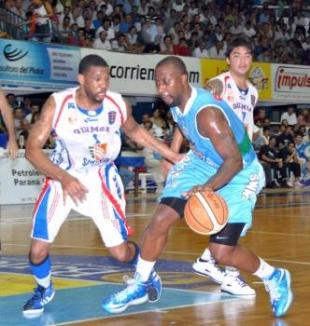 Regatas aplast� a Quimsa para acariciar el uno