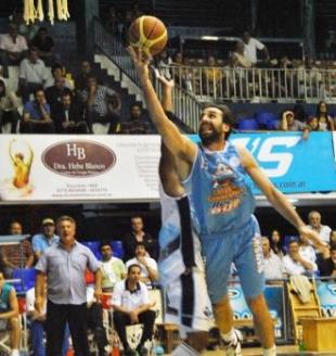 Regatas le gano a Estudiantes  para seguir arriba