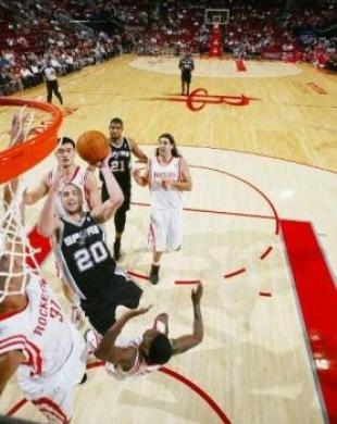 Manu fue titular en el estreno de San Antonio