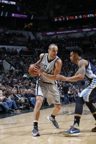 Victoria de los Spurs en el regreso de Manu