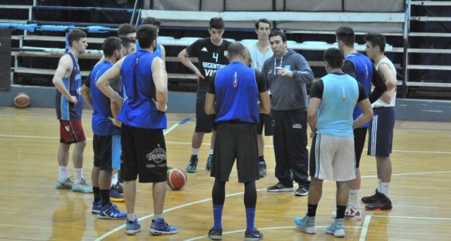 Racing piensa en el Federal y suma en menores