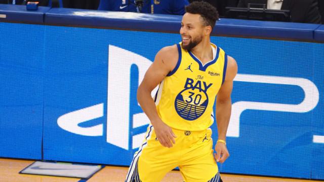 Stephen Curry brill en victoria de Warriors