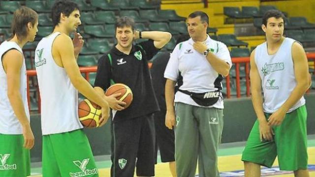 Despu�s del �no� de Hermmann, Atenas sigue buscando un refuerzo