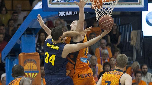 El Bara asalt la fonteta y se hizo con el primer punto de las semifinales