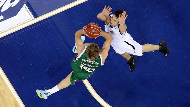 #CopaACB Los triples del lder Unicaja valen una semifinal