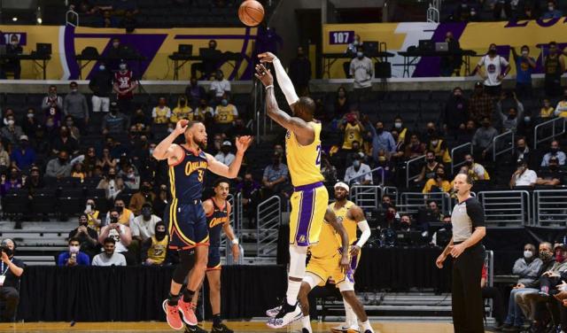 LeBron James clasific a Lakers a los Playoffs