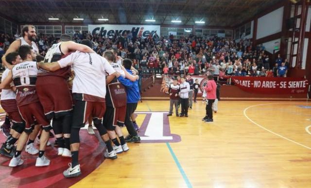 Lanus en carrera en el Federal