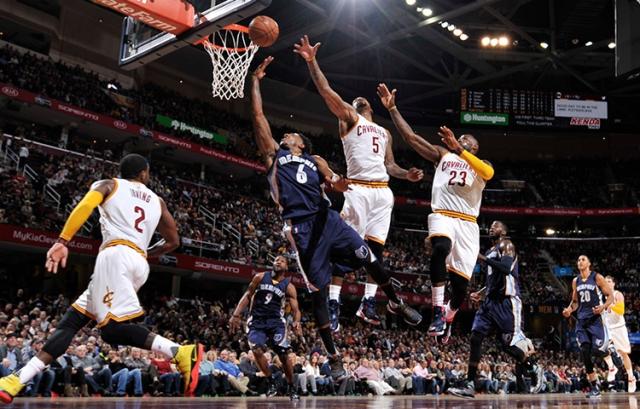 Unos pocos Grizzlies vencen a todo Cleveland