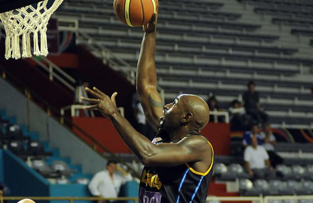 Theron Smith regresa a Obras