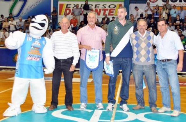 Reconocimientos a Horacio Segu� y Roberto L�pez