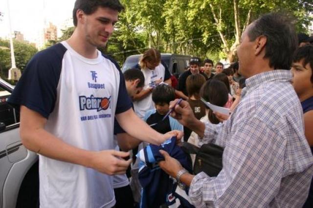 Capitanes la sigue en los escritorios