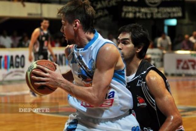 Regatas fren� a Ol�mpico y se subi� a la punta