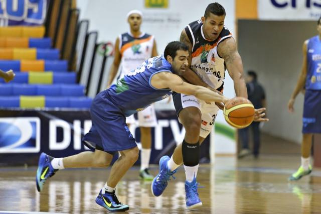 Dura derrota inicial de Regatas