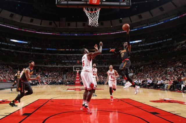 Atlanta gan en Chicago y est en playoffs