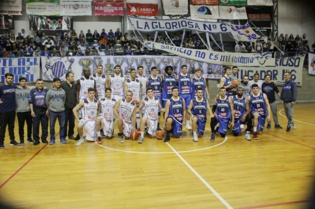 Emotivo primer encuentro del plantel y los hinchas