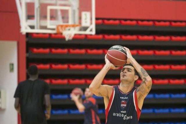 Delfino reforzar a Baskonia