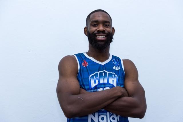 Argentino cort a Obinna Oleka