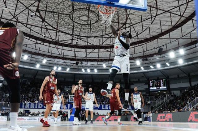 Olimpia sorprendido, Virtus Bologna bien arriba