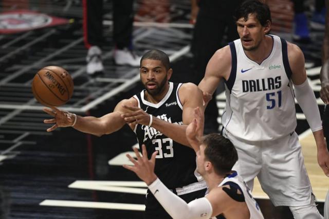 Mavericks se impusieron en Los Angeles