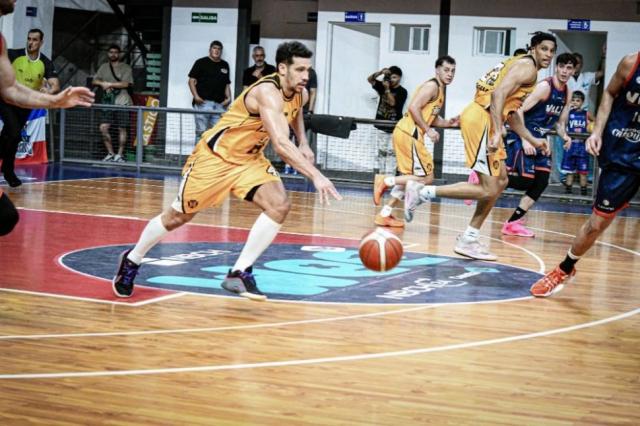 Villa San Mart�n se puso match-point