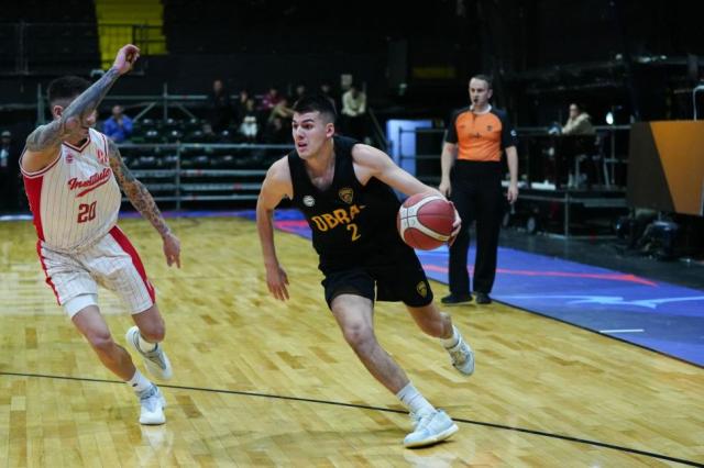 Obras reencontr� su ofensiva e igual� la serie