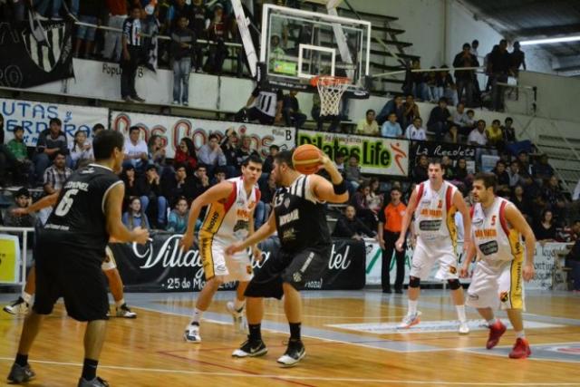 Alvear gan, empat la serie y todo se define en Corrientes