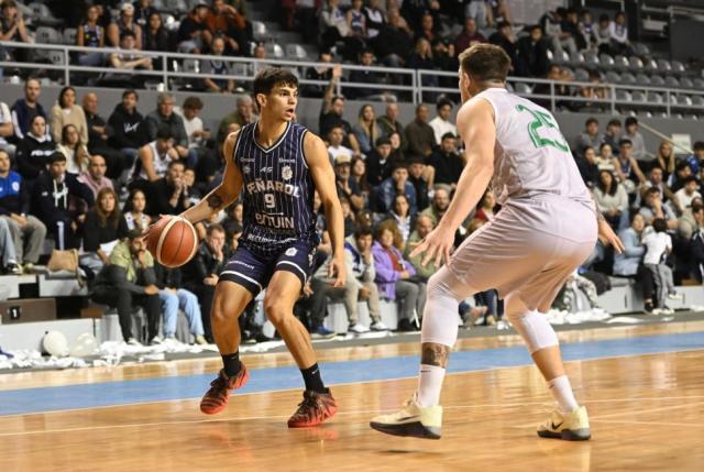Pe�arol gan� una batalla y sigue vivo