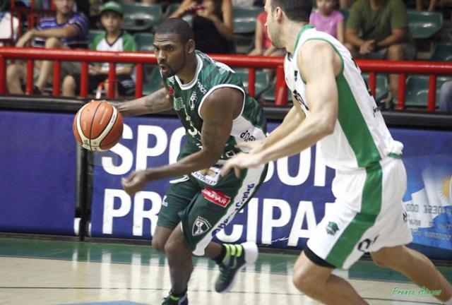 Atenas sigue de racha