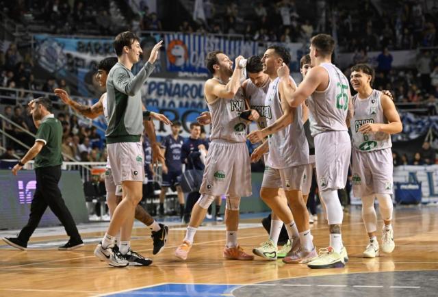Ferro gan� una batalla y se meti� en cuartos