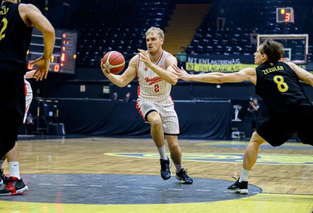 Obras aceler� en el 2do tiempo y se qued� con todo