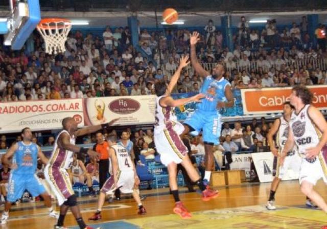 Regatas dio el primer paso en busca del t�tulo