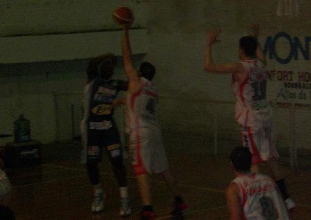 Gan� Sionista en el debut de Phillip