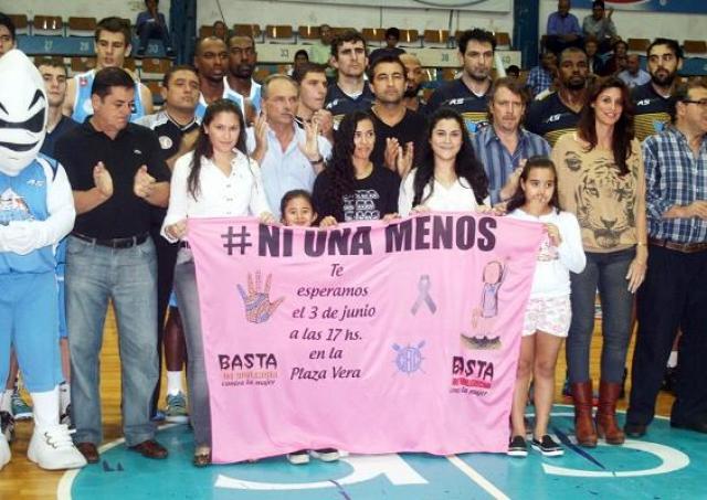 Regatas Corrientes se sum a la campaa "Ni una menos"