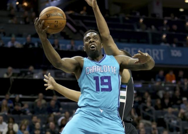 Kemba Walker le dio la victoria a los Hornets en doble suplementario