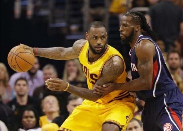 De la mano de LeBron, Cleveland est a un paso de las finales