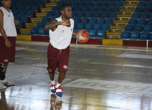 Base extranjero para Lan�s