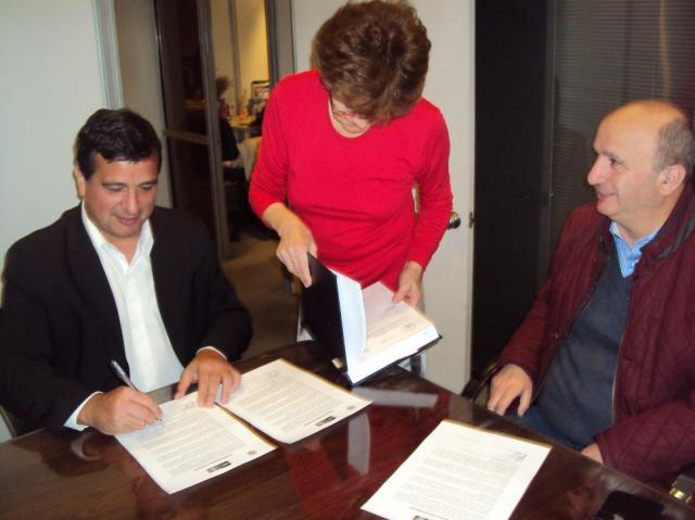 Echag�e firm� el acuerdo de cesi�n de plazas con Lan�s