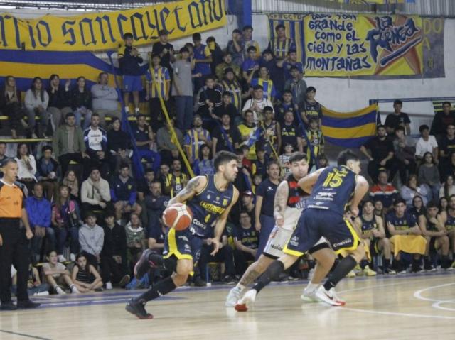 Deportivo Viedma dio vuelta un partidazo y se meti� en cuartos