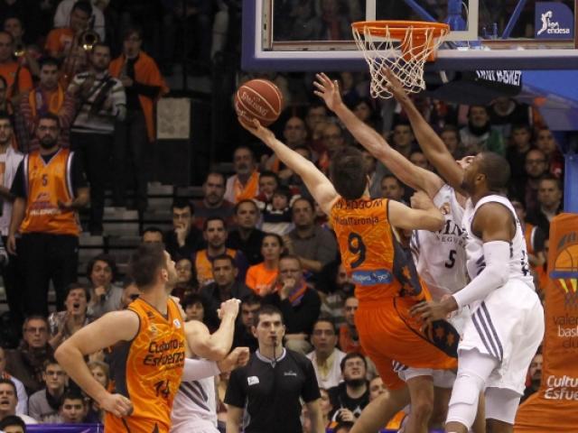 Valencia le roba el invicto al Real Madrid en una jornada gris para los argentinos