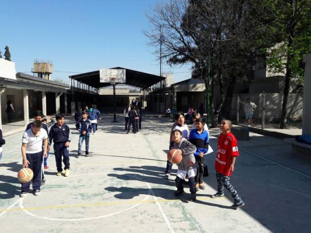 Tucumn lleva el bsquet a las escuelas