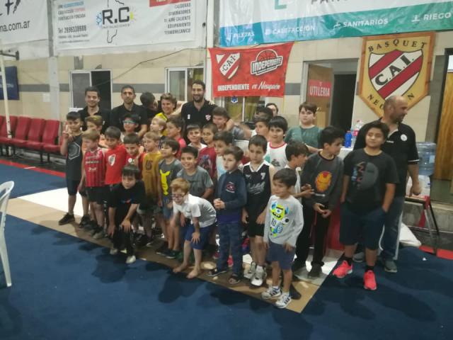 Independiente con embajadores en U13