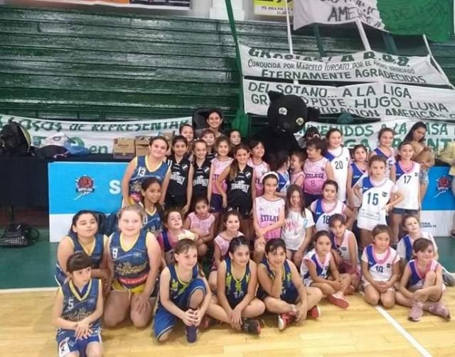 Mini basquet femenino y cuadrangulares finales en Rosario