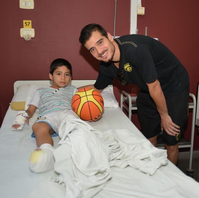 Los finalistas del S�per 8, unidos por los chicos