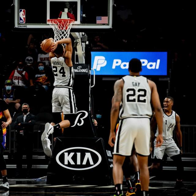 Spurs y Lakers dieron la nota en la jornada del sbado